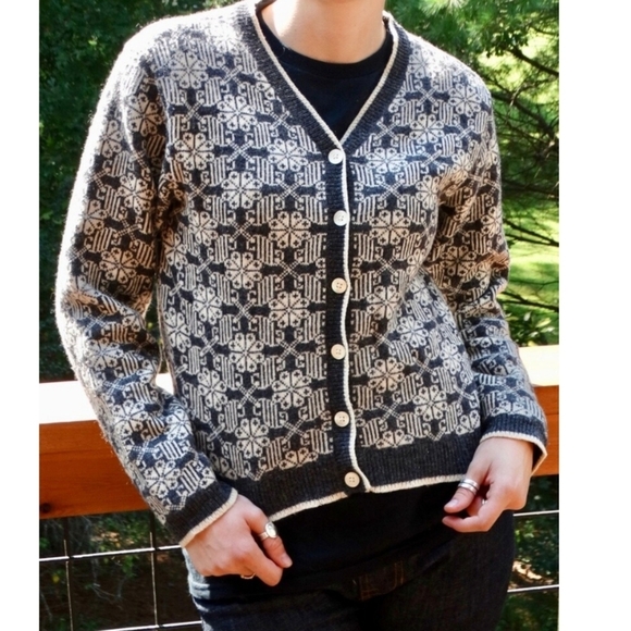 GAP LAMBSWOOL BLEND BUTTON FRONT CARDIGAN SWEATER - Picture 2 of 6